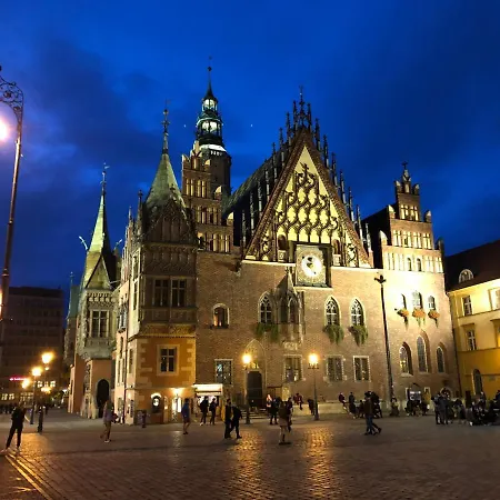 Old Town Romantic Apartment. Breslau-wroclaw. דירה *